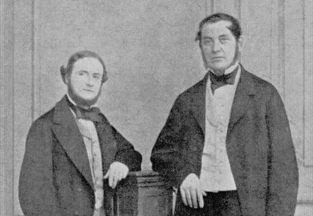 Gustav Kirchhoff, a la izquierda, y Robert Bunsen
